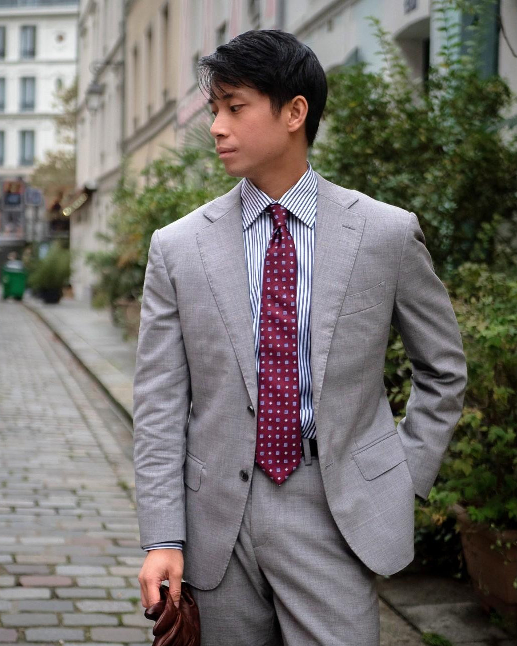 Cravate bordeaux à motifs