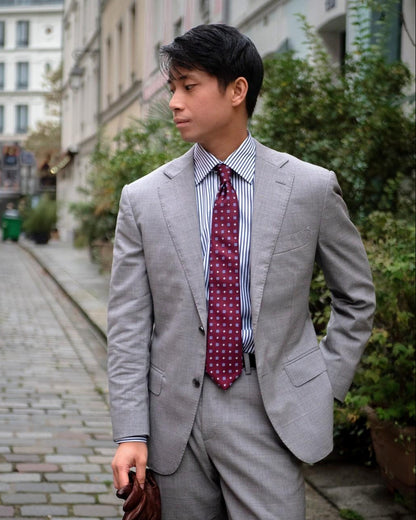 Cravate bordeaux à motifs