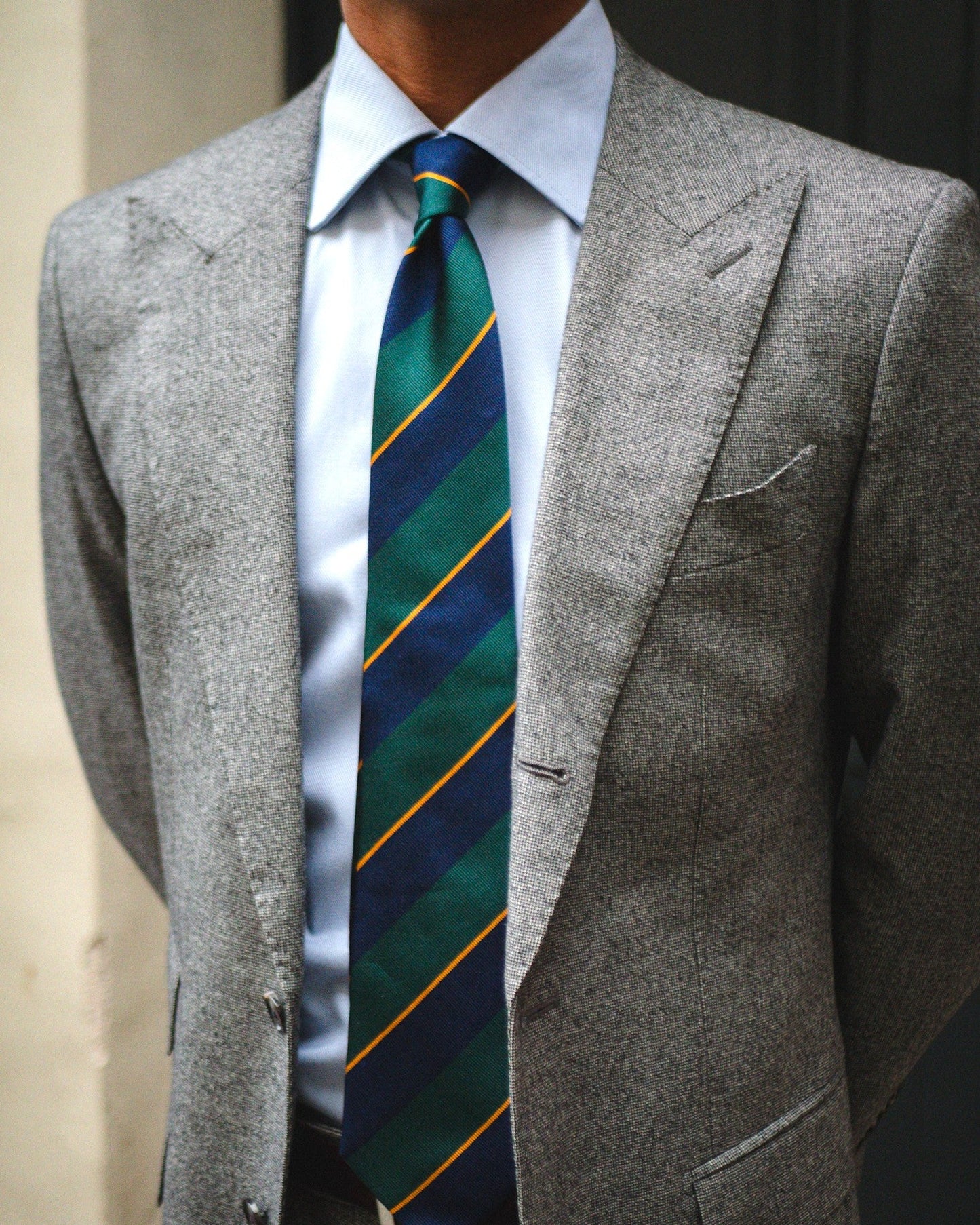 Cravate à rayures marine et verte