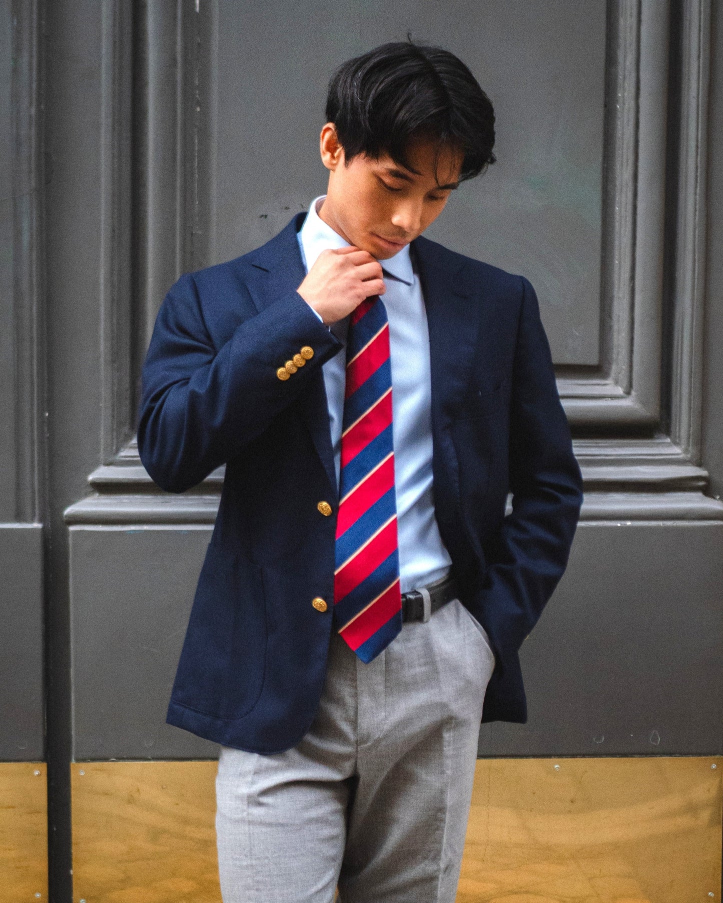 Cravate à rayures marine et bordeaux