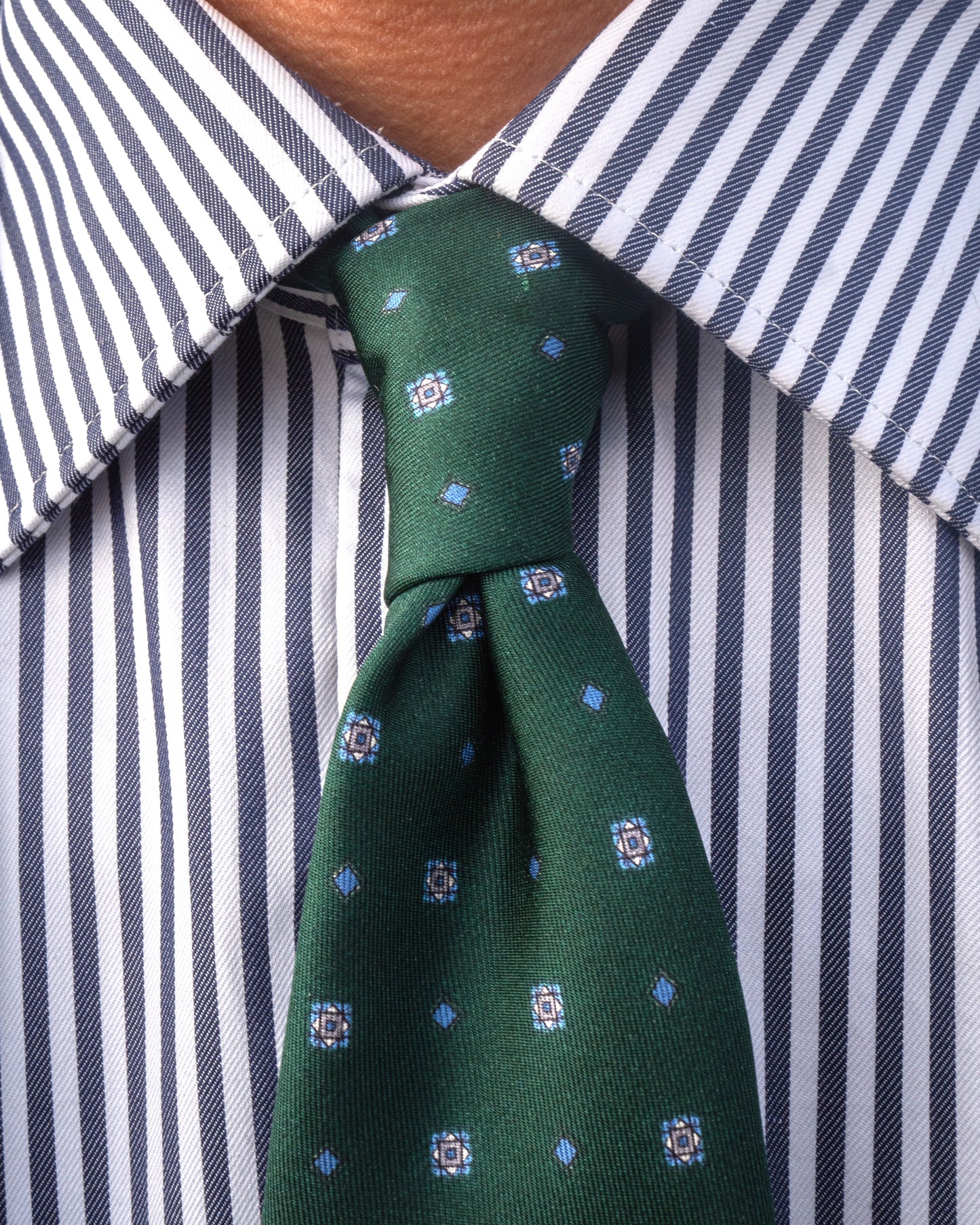 Cravate verte à motifs