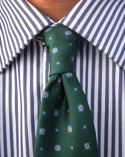 Cravate verte à motifs